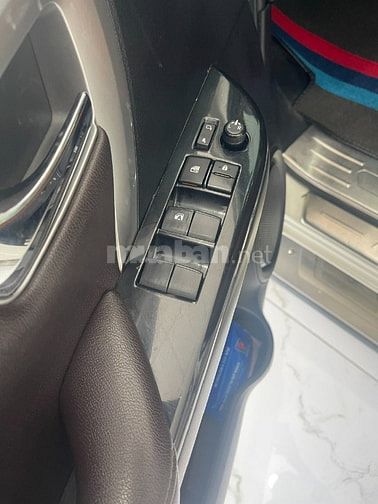 Bán Fortuner nhập màu trắng máy dầu số tự động.