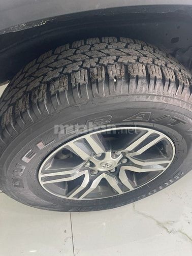 Bán Fortuner nhập màu trắng máy dầu số tự động.