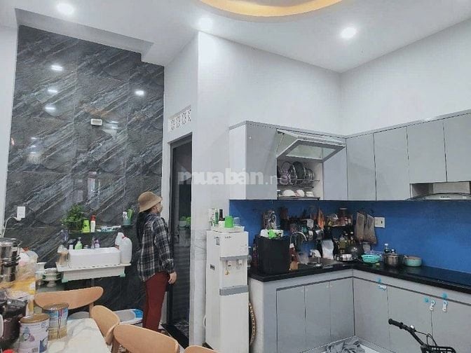Chú Tư bán gấp nhà Thủ Đức, hẻm rộng ô tô ra vào thoải mái