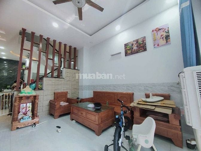 Chú Tư bán gấp nhà Thủ Đức, hẻm rộng ô tô ra vào thoải mái
