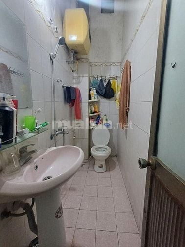 Nhà HBT ngõ thông nhà xây chắc chắn 6 phòng ngủ có thể ở hoặc cho thue