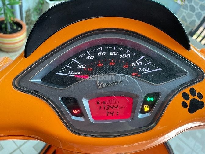 Vespa sprint 2020 nguyen zin(đủ 2 khoá 2 kính)
