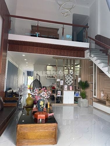 Cho thuê Villa sân vườn KCN Cầu tràm gần Bình Chánh