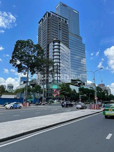 Cho thuê nhà mặt tiền trung tâm Phường Bến Thành Q1 dt:1000m giá 300tr
