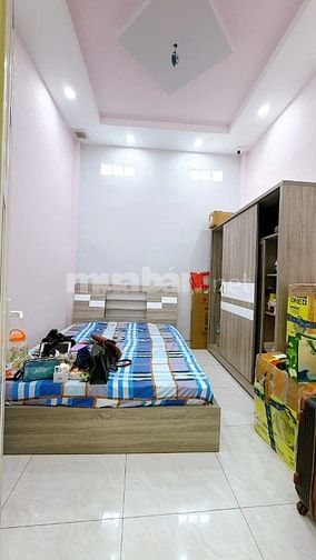Cần bán nhà đường đoàn văn bơ quận 4 