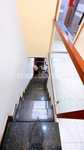 Cần bán nhà đường đoàn văn bơ quận 4 