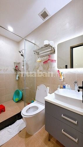 Cần bán nhà đường đoàn văn bơ quận 4 