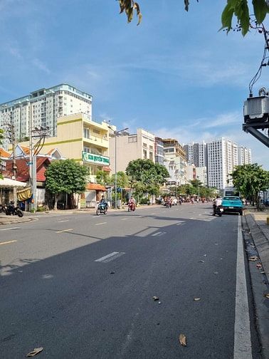 Cần bán nhà  GÓC đường Tô Hiệu. quận Tân Phú