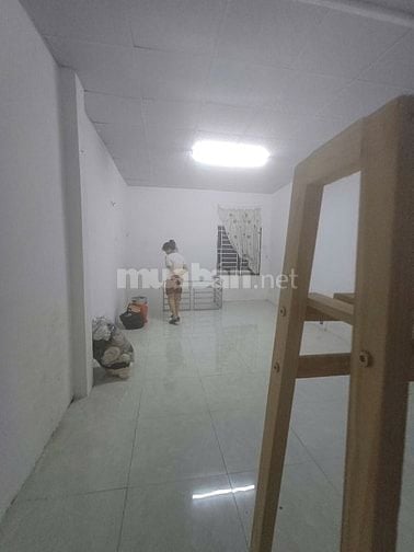 Cho thuê nhà riêng 32m×2 tầng,điều hòa nóng lạnh đầy đủ, Nguyễn Xiển