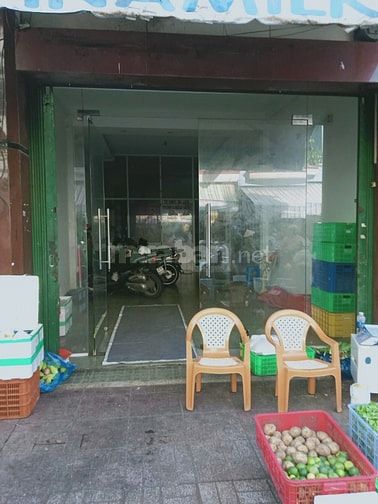 Cho thuê mặt bằng ngay mặt tiền chợ số 378 nguyễn Duy Dương 4,2x7m