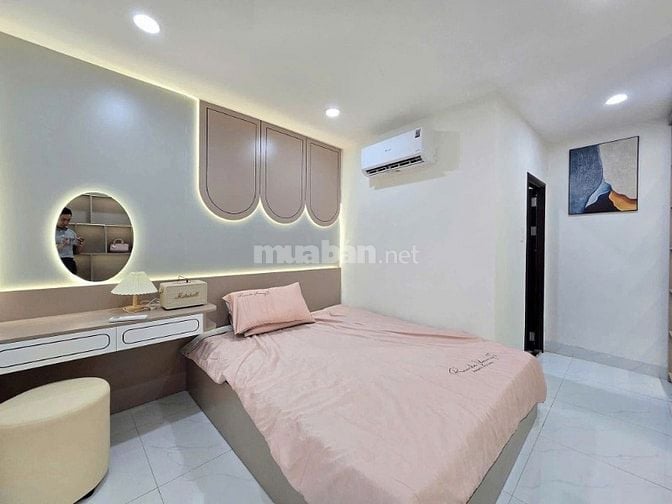 Cần bán gấp nhà ngay Nguyễn Xí giá 3tỷ580 65m2, HXH5M SHR gần siêu thị