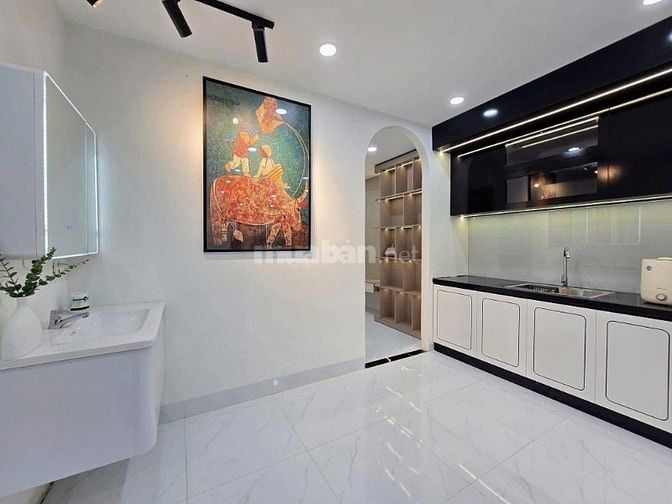 Cần bán gấp nhà ngay Nguyễn Xí giá 3tỷ580 65m2, HXH5M SHR gần siêu thị