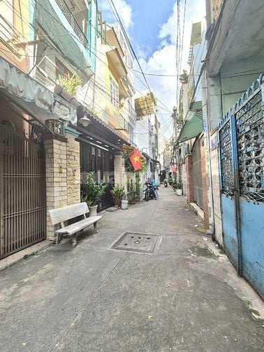 bán nhà ngay Trung tâm chợ vải Tân bình Dt: 4x17m