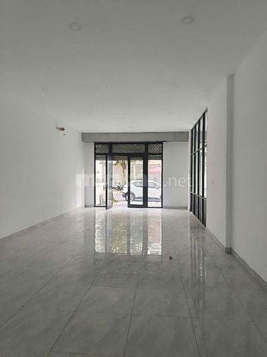 CHO THUÊ TẦNG TRỆT NHÀ PHỐ 126m2, LỐI ĐI RIÊNG, MÁY LẠNH, MÁY CHE ĐẦY 