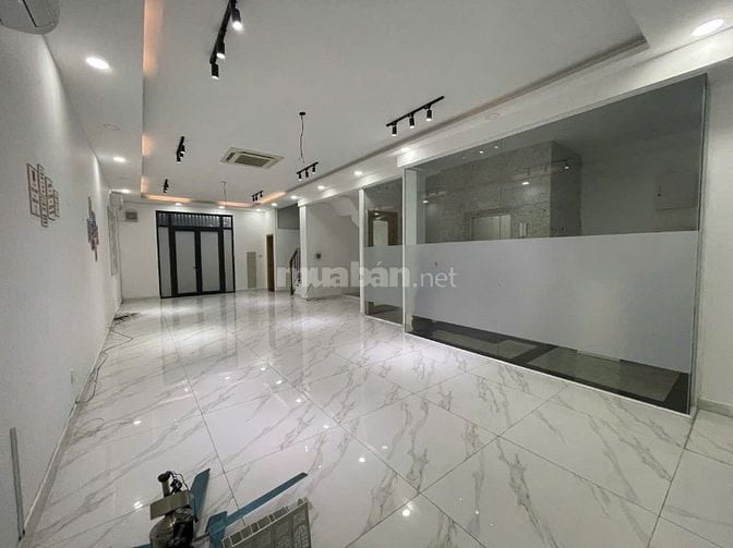 CHO THUÊ TẦNG TRỆT NHÀ PHỐ 126m2, LỐI ĐI RIÊNG, MÁY LẠNH, MÁY CHE ĐẦY 
