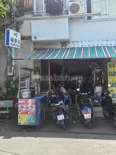Cần sang tiệm giặt ủi kèm quán ốc