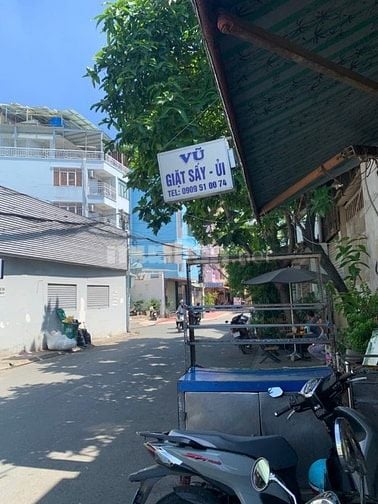 Cần sang tiệm giặt ủi kèm quán ốc