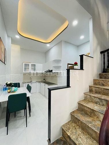 Chính chủ gửi bán nhà 28m2 giá 1tỷ450tr đường Phan Văn Hân P17.