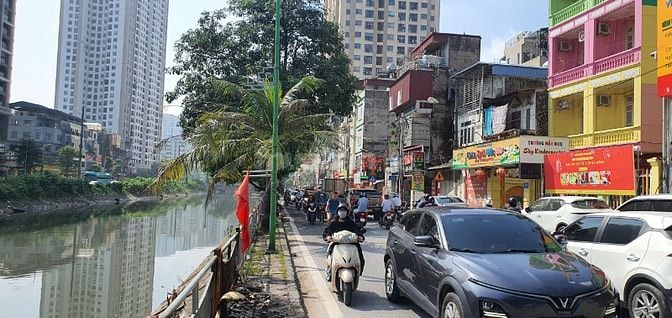 Bán nhà mặt phố Trịnh Đình Cửu, DT 200 m2, 9 tầng thang máy, view đẹp Bán nhà mặt phố Trịnh Đình Cửu, DT 200 m2, 9 tầng thang máy, view đẹp