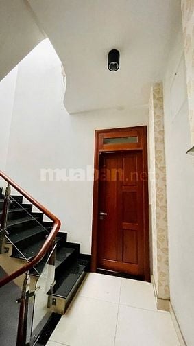 Cho thuê nhà 345 Tân Hương, 4x20m, 3 lầu sân thượng, Giá 30 triệu