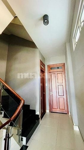 Cho thuê nhà 345 Tân Hương, 4x20m, 3 lầu sân thượng, Giá 30 triệu