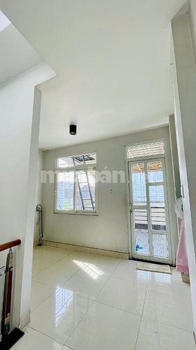 Cho thuê nhà 345 Tân Hương, 4x20m, 3 lầu sân thượng, Giá 30 triệu