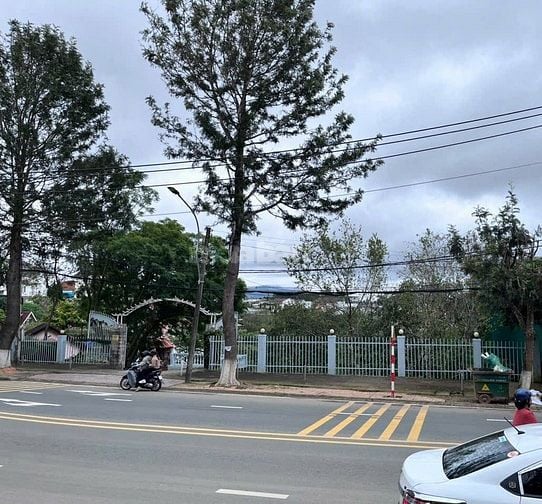 Đất thổ cư mặt tiền đường lớn trung tâm p7 đà Lạt sổ hồng riêng thổ cư