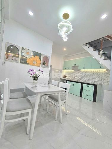 Bán nhà gần mặt tiền Đồng Đen, dưới 5 tỷ đẹp mới