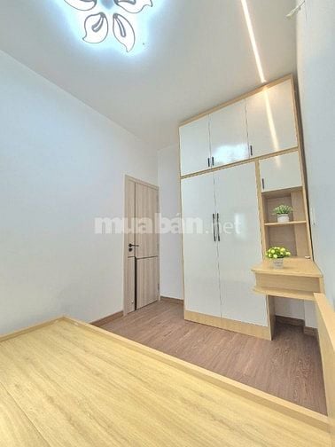 Bán nhà gần mặt tiền Đồng Đen, dưới 5 tỷ đẹp mới