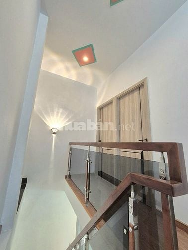 Bán nhà gần mặt tiền Đồng Đen, dưới 5 tỷ đẹp mới
