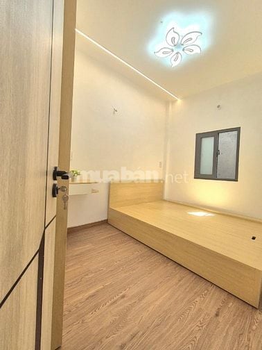 Bán nhà gần mặt tiền Đồng Đen, dưới 5 tỷ đẹp mới