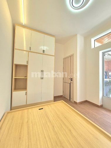 Bán nhà gần mặt tiền Đồng Đen, dưới 5 tỷ đẹp mới