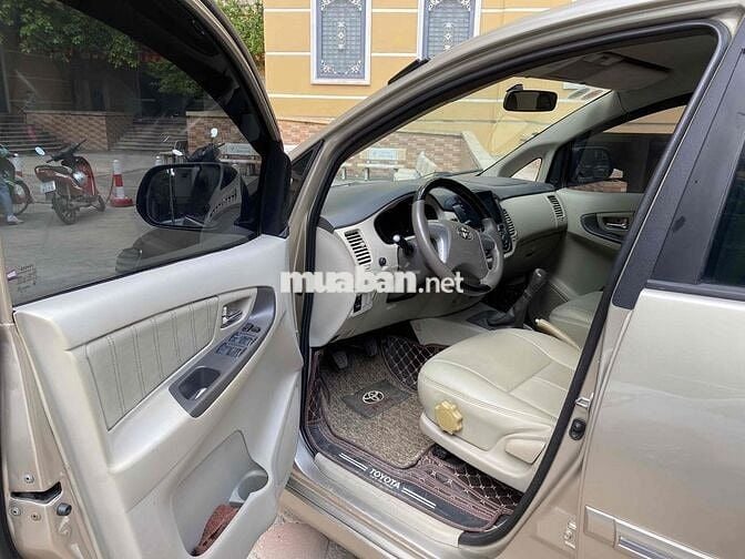Toyota Innova 2016 2.0E - 90000 km