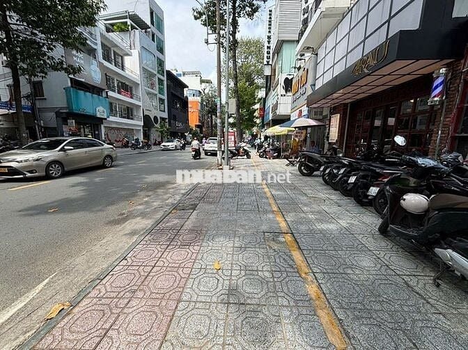 Cho thuê nhà mặt tiền kinh doanh Trần Quang Khải, Quận 1