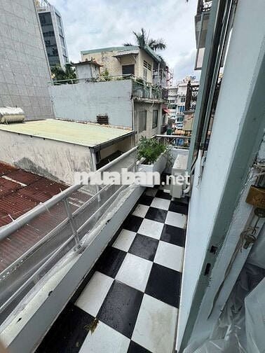 Phòng full nội thất, có ban công ở CMT8 Q3, giáp Q1, giờ tự do