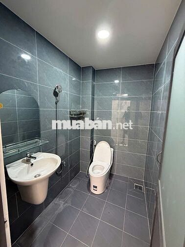 - Bán nhà HHG hẻm 467 . - DT : 5 x 13 ( nở hậu 6.8m ) .