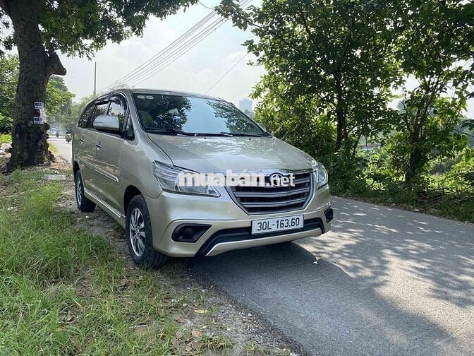 Toyota Innova 2016 2.0E - 90000 km
