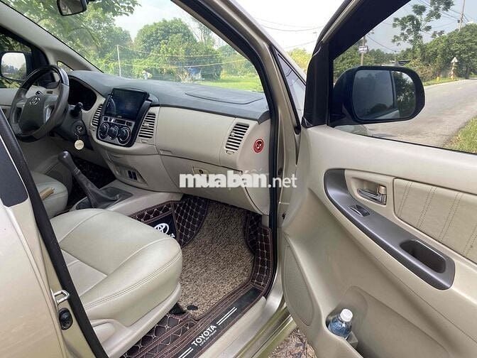 Toyota Innova 2016 2.0E - 90000 km