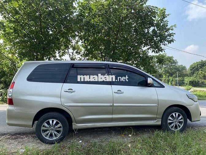 Toyota Innova 2016 2.0E - 90000 km