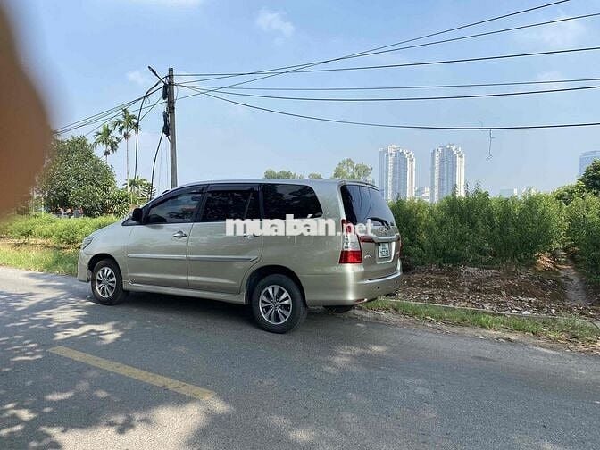 Toyota Innova 2016 2.0E - 90000 km
