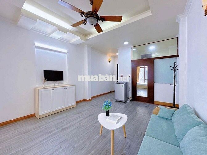 Cho Thuê Căn Hộ Studio Bancong thoáng mát Ở CMT8,Q1 gần cv Tao Đàn