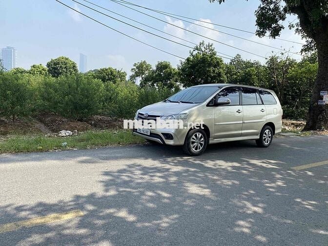 Toyota Innova 2016 2.0E - 90000 km