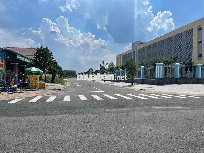 Về quê bán nhanh Giảm thêm 300tr  Ngay trường Thcs Lai Uyên