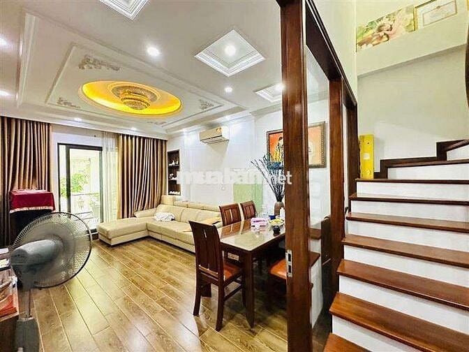 Bán nhà đối diện siêu thị Aeon Long Biên 38m × 12.4 tỷ × 5 tầng