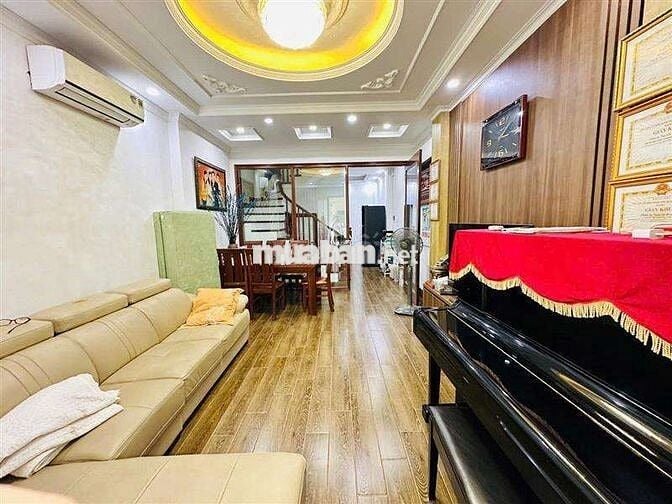 Bán nhà đối diện siêu thị Aeon Long Biên 38m × 12.4 tỷ × 5 tầng