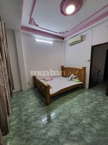 BÁN CĂN NHÀ HIẾM TẠI QUẬN 4, VỊ TRÍ VÀNG - MẤT 1 PHÚT QUA QUẬN 1