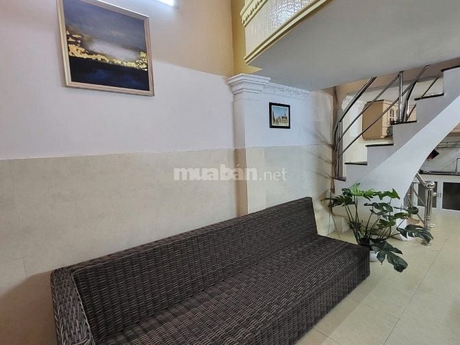 BÁN CĂN NHÀ HIẾM TẠI QUẬN 4, VỊ TRÍ VÀNG - MẤT 1 PHÚT QUA QUẬN 1