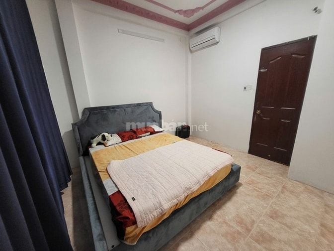 BÁN CĂN NHÀ HIẾM TẠI QUẬN 4, VỊ TRÍ VÀNG - MẤT 1 PHÚT QUA QUẬN 1