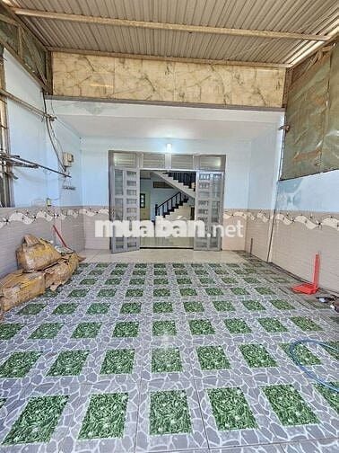 Nhà dt rông rãi ,sân trước đậu ôtô ,2pn 2wc hợp kd online,vp, gd ở