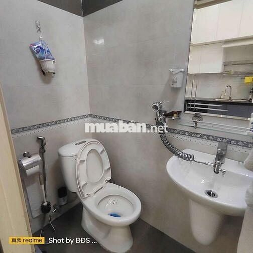 Cho thuê nhà 3 tầng đs8 cạnh khu hồng long 12tr/tháng